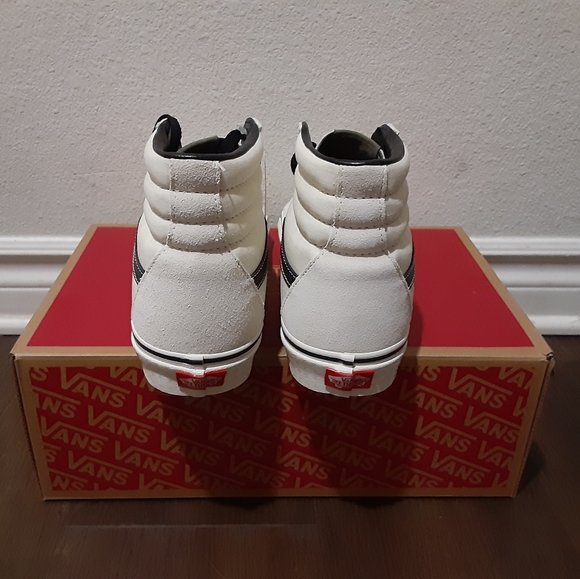 Vans - Picture 3 of 4